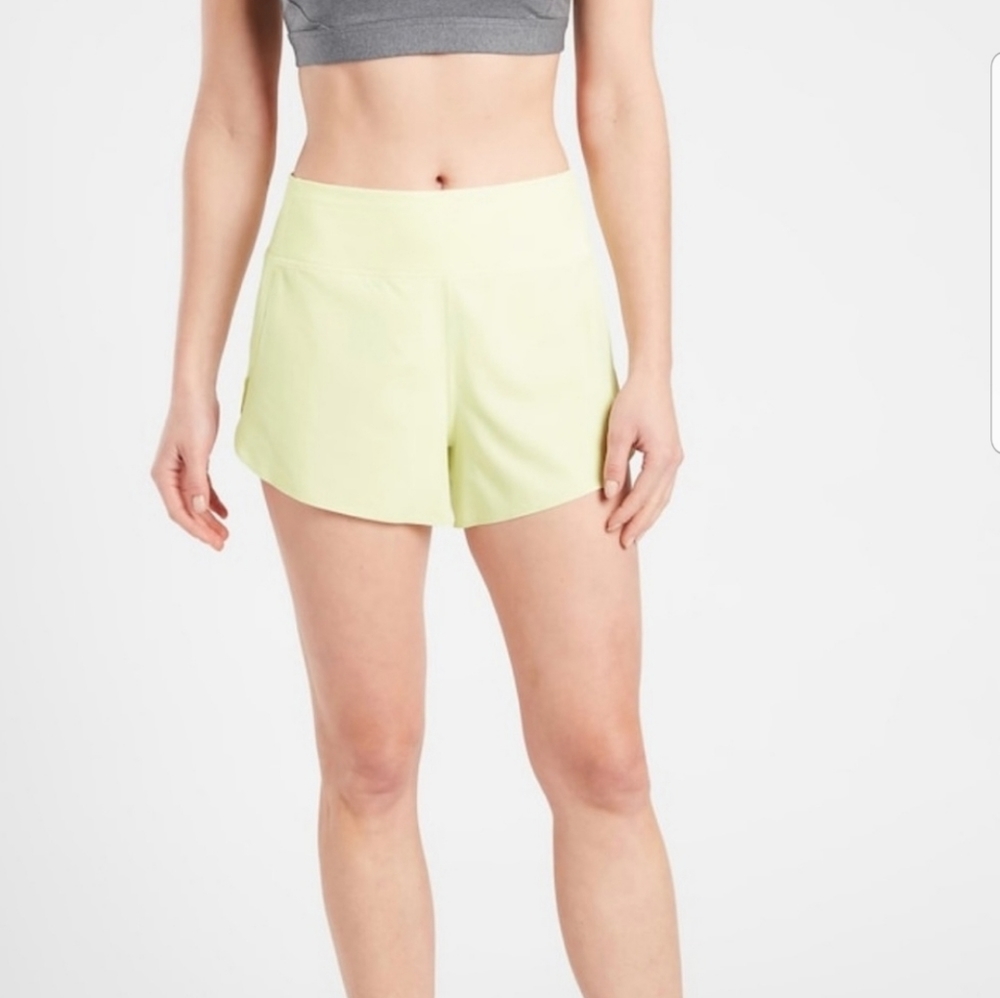 NWT Athleta Run With It Pale Yellow 3.5" Short